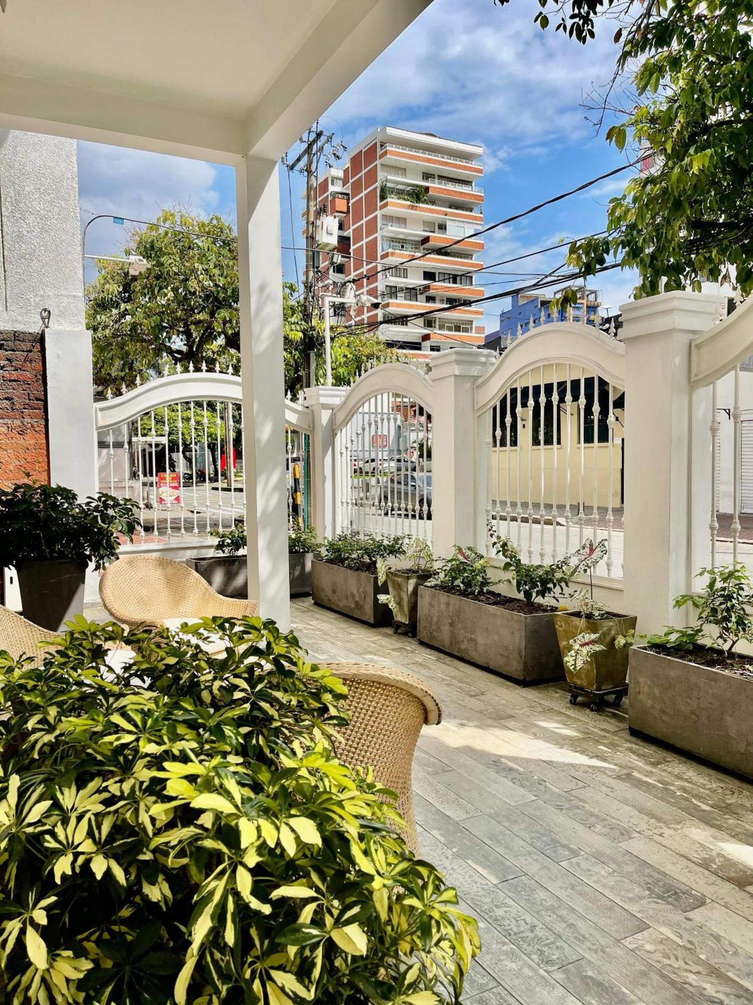 Hotel Cattaleya City カリ エクステリア 写真