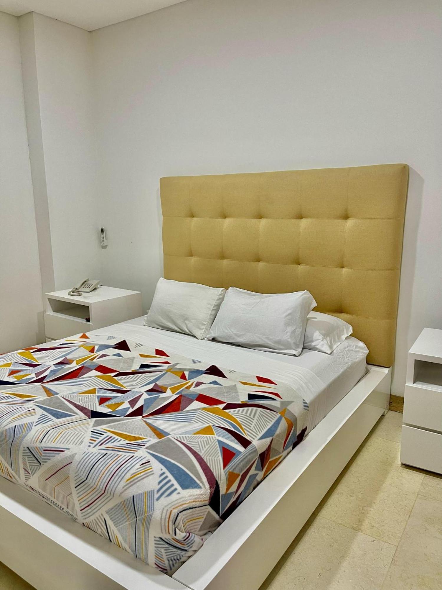 Hotel Cattaleya City カリ エクステリア 写真