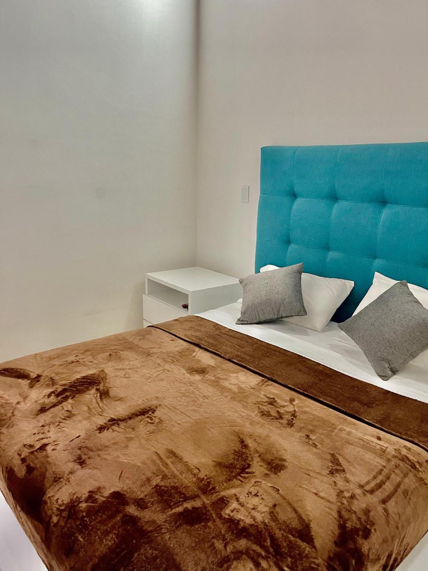 Hotel Cattaleya City カリ エクステリア 写真