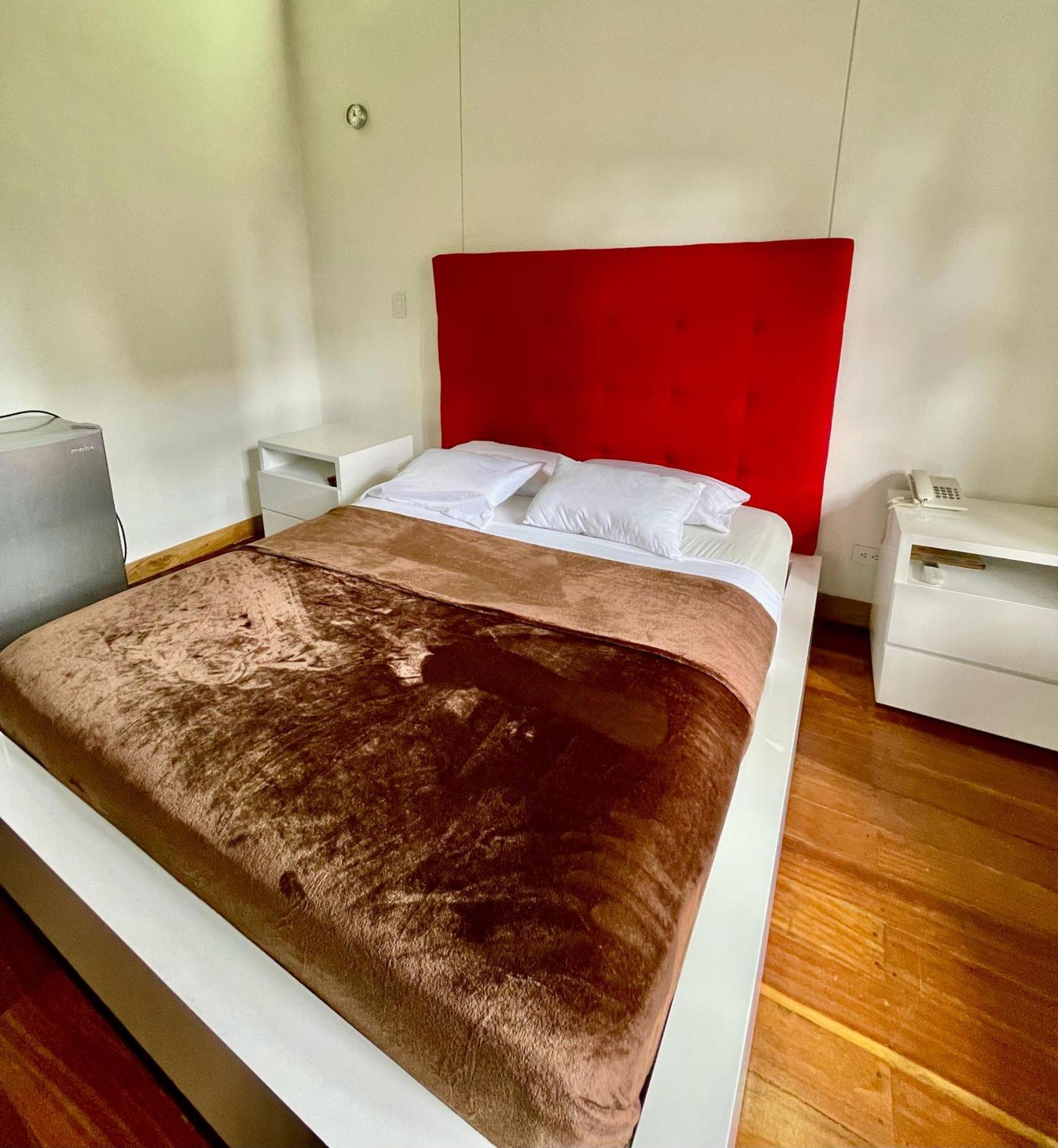 Hotel Cattaleya City カリ エクステリア 写真