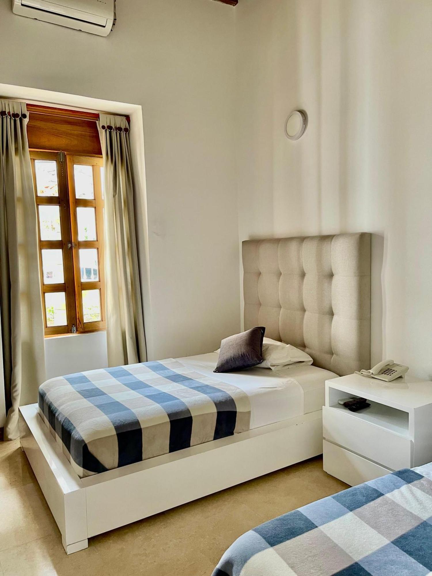 Hotel Cattaleya City カリ エクステリア 写真